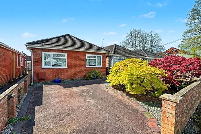 2 Bedroom Detached Bungalow For Sale In Eastleigh, SO50
