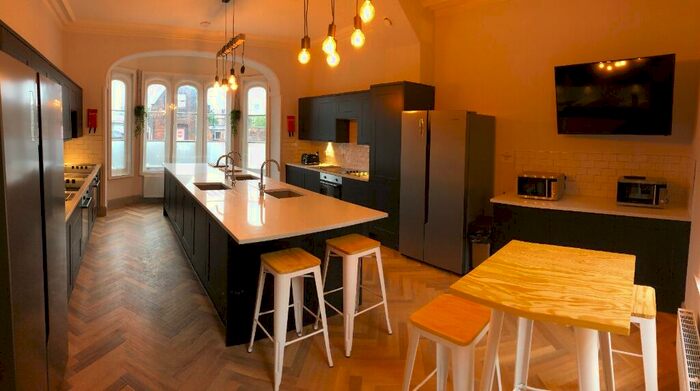 14 Bedroom Flat To Rent In Winton Square, Shelton, Stoke-On-Trent, ST4