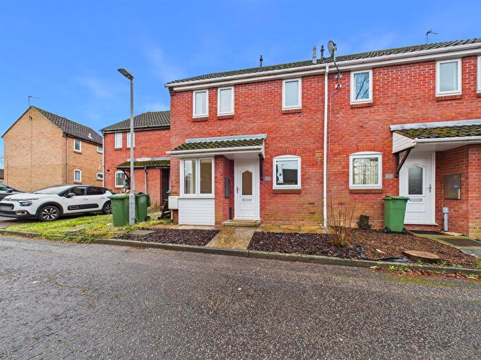 1 Bedroom Terraced House For Sale In Batchelor Close, Cleveland Park, Aylesbury, HP20