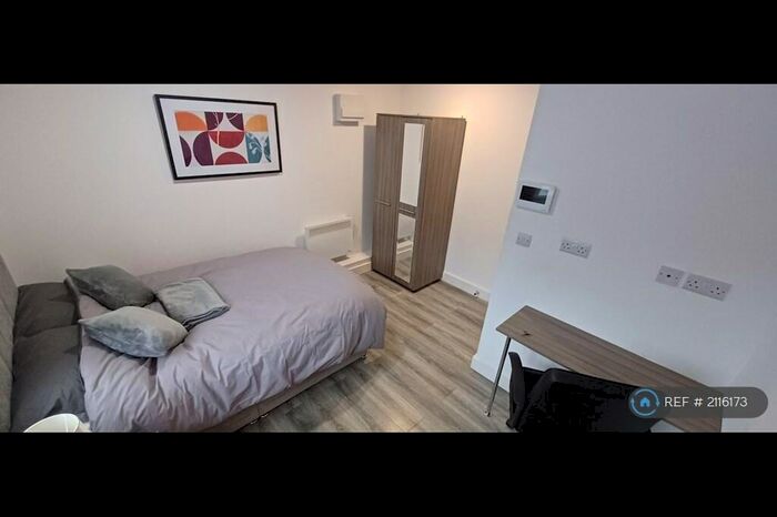 Studio To Rent In The Midway, Newcastle-Under-Lyme, ST5