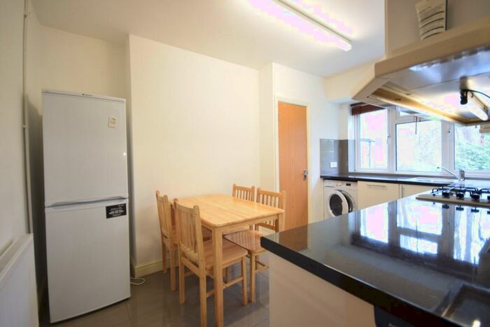 3 Bedroom Duplex To Rent In Merritt Road, Brockley, SE4