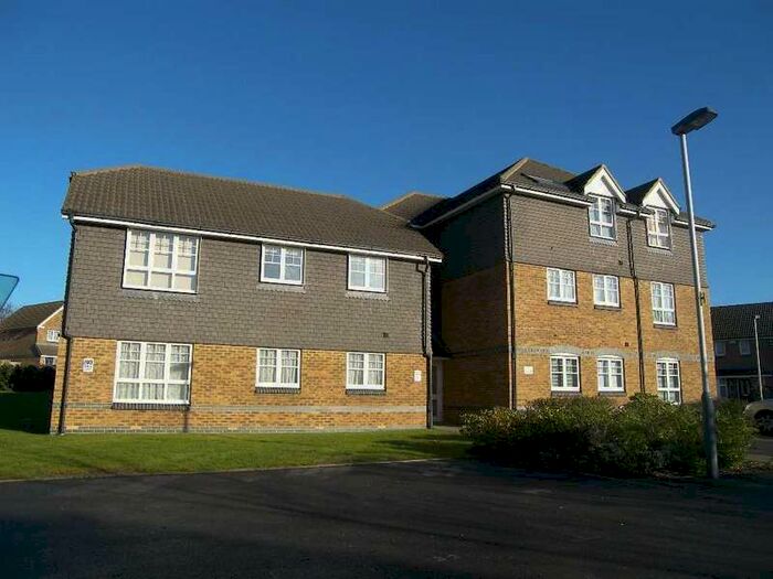 2 Bedroom Flat To Rent In Rutherford Close, Hillingdon, Middlesex, UB8