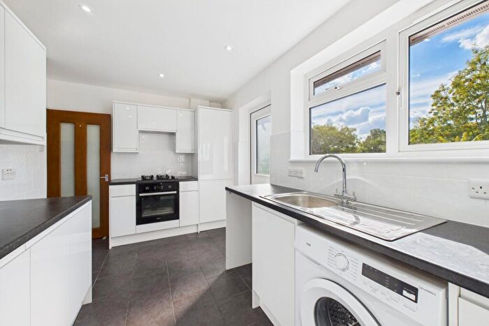 3 Bedroom Maisonette For Sale In Attfield Close, Ash, Aldershot, Surrey, GU12