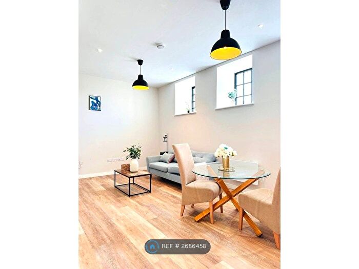 2 Bedroom Flat To Rent In Kingsgate House, Bristol, BS15