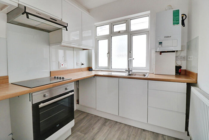 2 Bedroom Flat To Rent In London Road, Leigh-on-sea, SS9