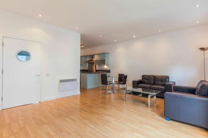 2 Bedroom Flat To Rent In Palmers Road, Bethnal Green, London, E2