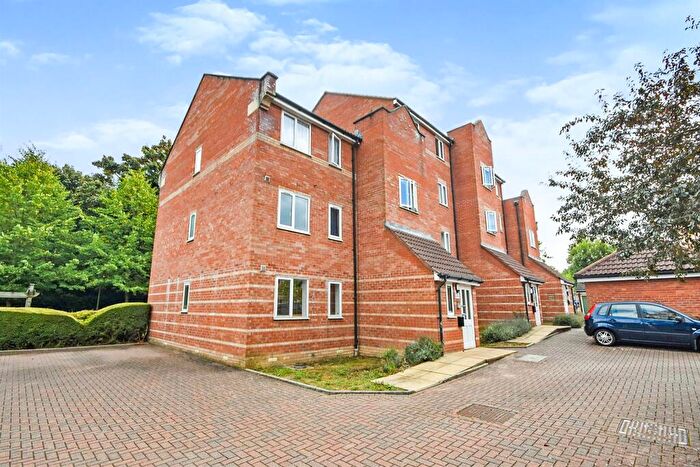 2 Bedroom Flat For Sale In Parkinson Drive, Central, Chelmsford, CM1