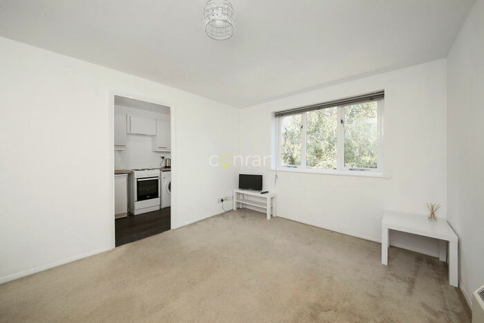 1 Bedroom Property To Rent In Ruston Road, Woolwich, SE18