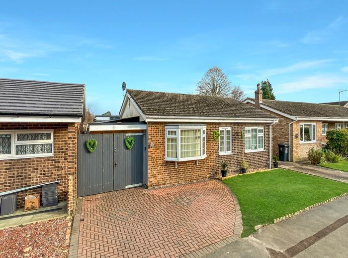 4 Bedroom Detached Bungalow For Sale In Bendyshe Way, Barrington, Cambridge, CB22
