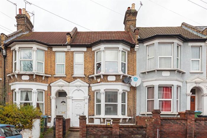 2 Bedroom Apartment To Rent In Grove Road, Walthamstow, E17