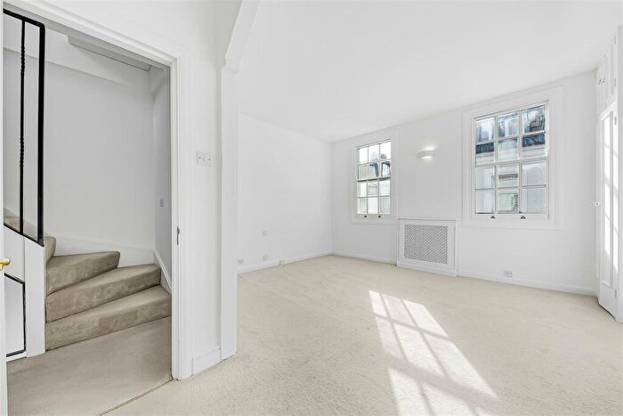 4 Bedroom House To Rent In Billing Road, Chelsea, SW10