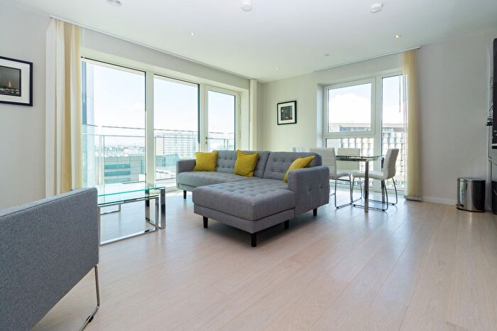 2 Bedroom Flat To Rent In Glasshouse Gardens, Stratford, London, E20