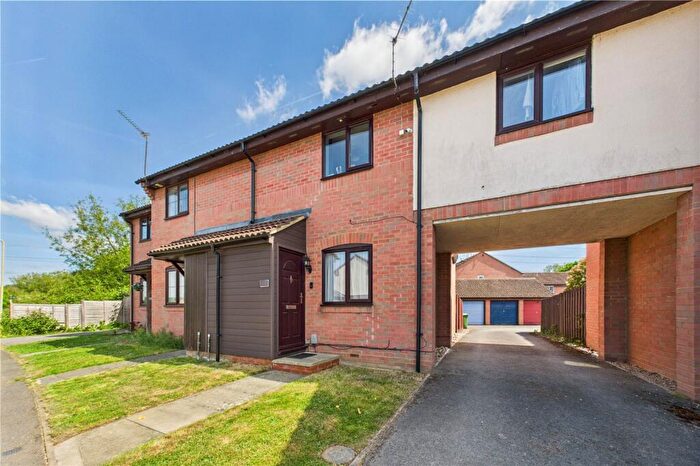 2 Bedroom End Of Terrace House For Sale In Woodfield Way, Theale, Reading, Berkshire, RG7