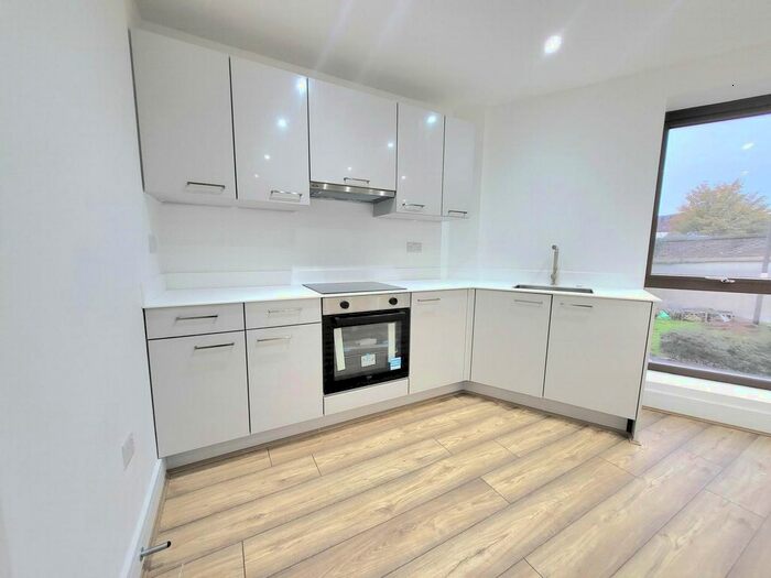 2 Bedroom Flat To Rent In Mulberry Way, South Woodford, E18