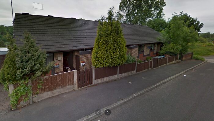 2 Bedroom Bungalow To Rent In Meadowcroft Lane, Oldham OL1