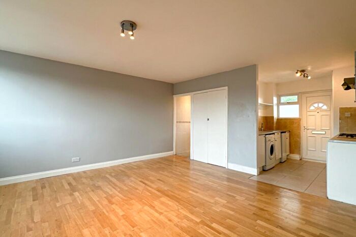 Flat To Rent In Fairlawn Park, London, SE26
