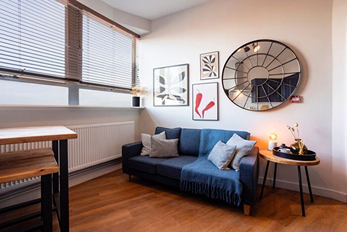 4 Bedroom Property To Rent In Flat, London, TW1