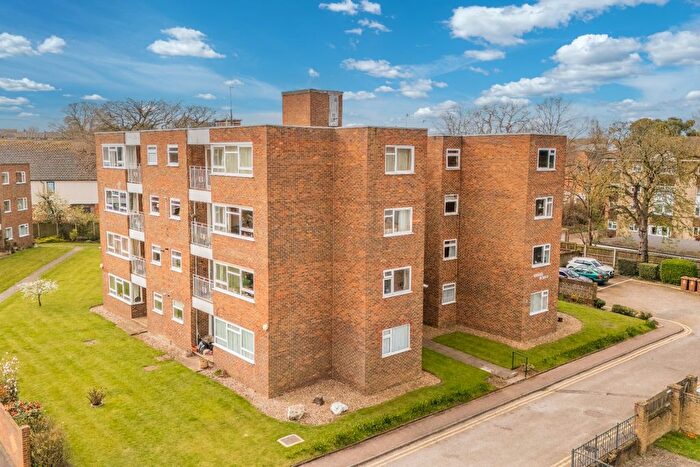 2 Bedroom Flat For Sale In Green Acres, The Crescent, Sidcup, Kent, DA14