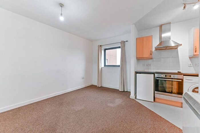 1 Bedroom Flat To Rent In London Road, Norbury, London, SW16