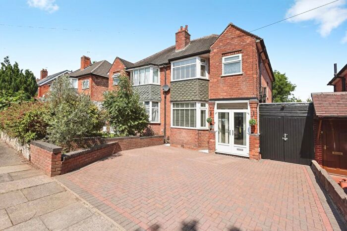 3 Bedroom Semi-Detached House For Sale In Sunnymead Road, Birmingham, B26