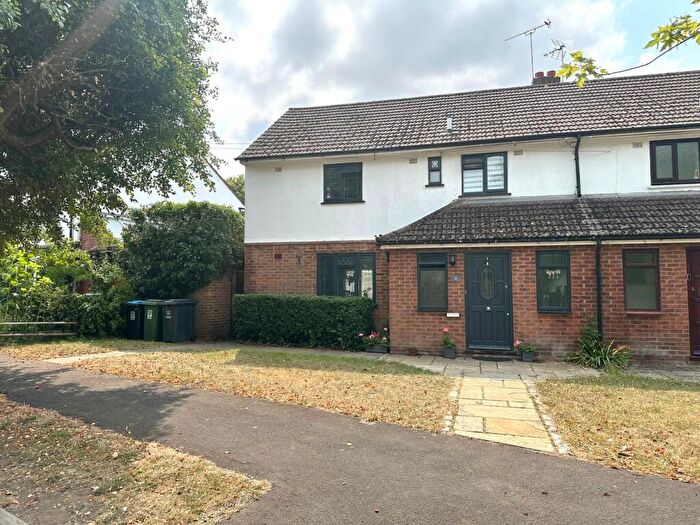 3 Bedroom Semi-Detached House For Sale In Austins Mead, Bovingdon, Bovingdon, HP3