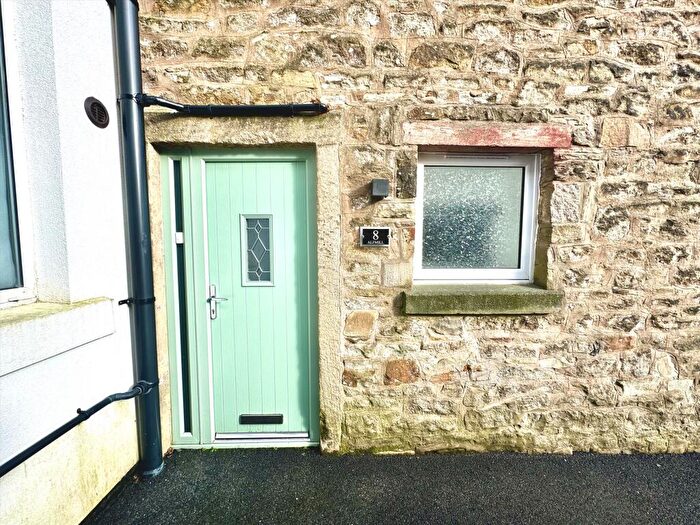 2 Bedroom Flat To Rent In Watery Lane, Darwen, Lancashire, BB3