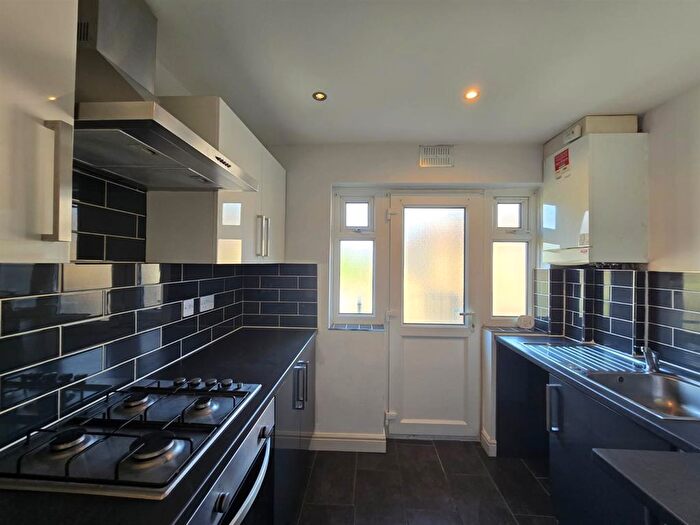 2 Bedroom Flat To Rent In The Vale, London, W3