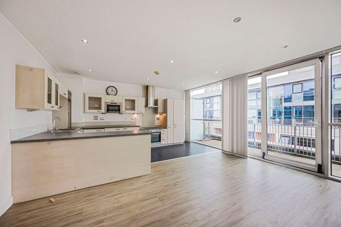 2 Bedroom Flat For Sale In Western Gateway, Marmara Apartments, E16