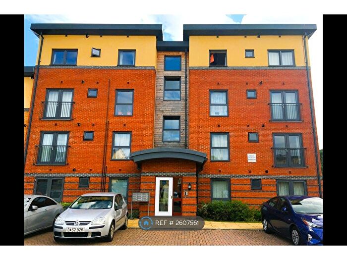 2 Bedroom Flat To Rent In Raven Close, Watford, WD18