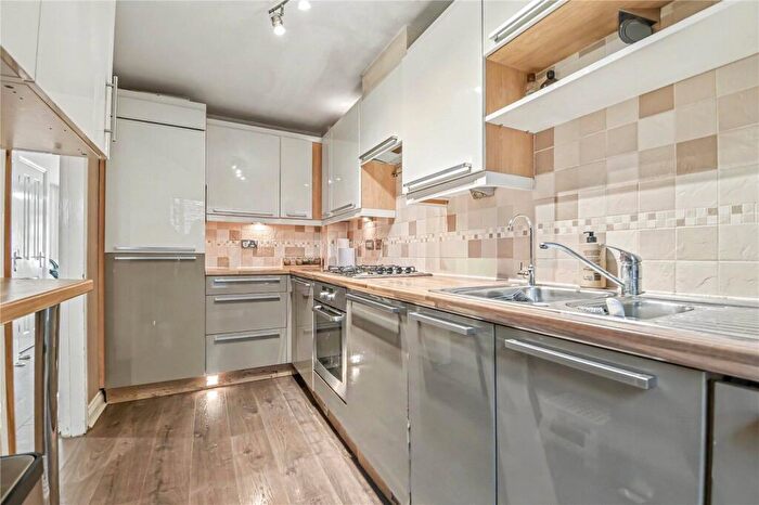 3 Bedroom House For Sale In Urquhart Road, Thatcham, Berkshire, RG19