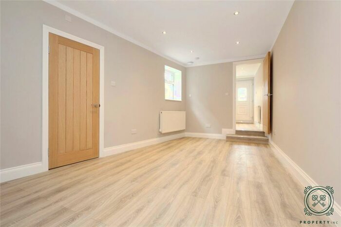 Apartment To Rent In High Road, South Woodford, London, E18