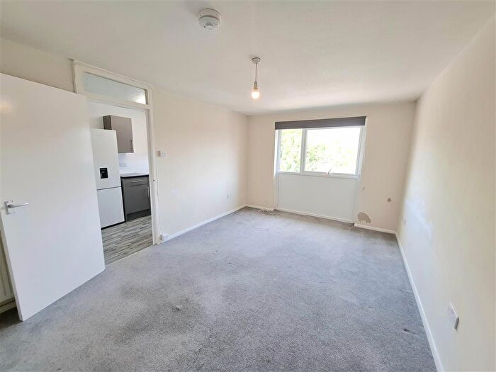 1 Bedroom Apartment To Rent In Cuffley Court, Hemel Hempstead, HP2