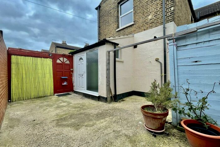 1 Bedroom House To Rent In Sutton Road, Southend-on-Sea, SS2