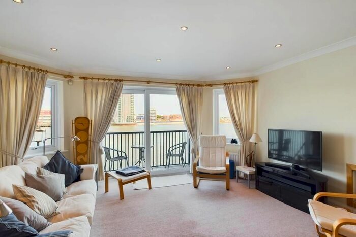 3 Bedroom Town House For Sale In Calshot Court, Ocean Village, SO14