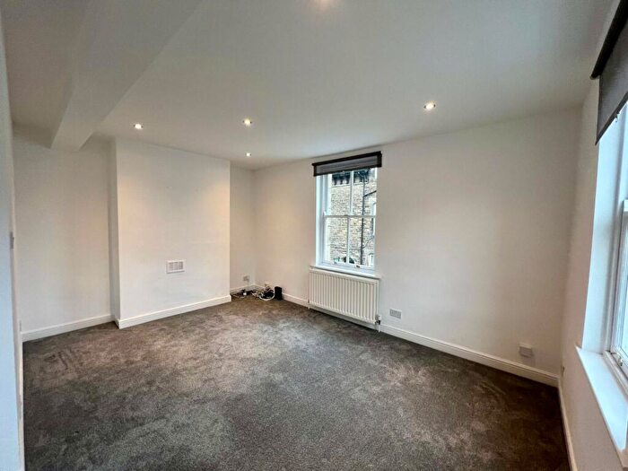 1 Bedroom Flat To Rent In South Hawksworth Street, Ilkley, West Yorkshire, Uk, LS29