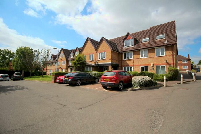Studio To Rent In Botany Close, Barnet, Hertfordshire, EN4