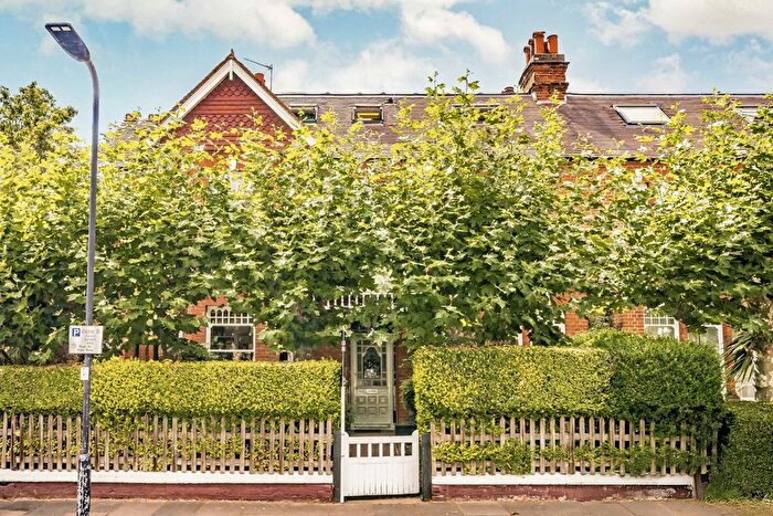 1 Bedroom Flat For Sale In St. Albans Avenue, Chiswick, W4
