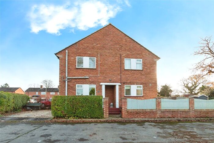 3 Bedroom End Of Terrace House For Sale In Gravelly Close, Tadley, Hampshire, RG26