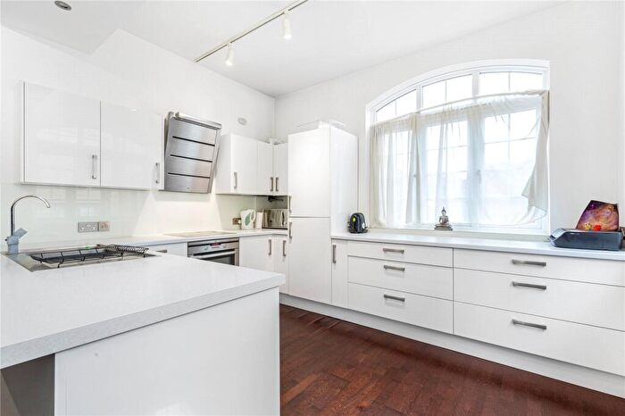 2 Bedroom Apartment To Rent In St Georges Square, E14