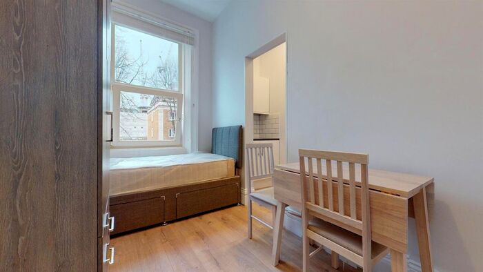 Studio To Rent In Russell Road, London, W14