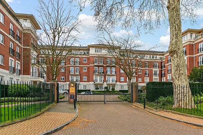 3 Bedroom Flat For Sale In Clevedon Road, Twickenham, TW1
