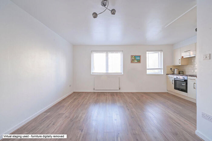 1 Bedroom Flat For Sale In Crofts Street, Tower Hill, London, E1