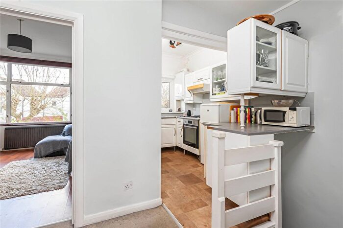 2 Bedroom Flat For Sale In Delamere Road, London, SW20