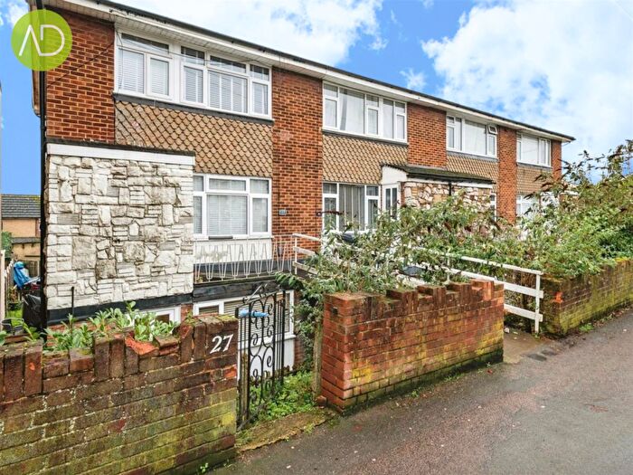 3 Bedroom Apartment For Sale In Rye Road, Hoddesdon, EN11