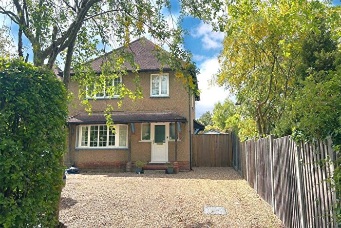 3 Bedroom Detached House For Sale In Farnborough Road, Farnham, Surrey, GU9