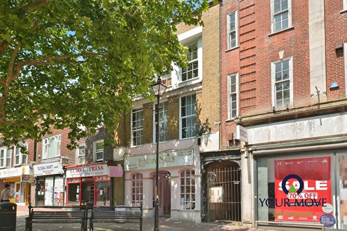 2 Bedroom Flat For Sale In High Street, Ashford, Kent, TN24