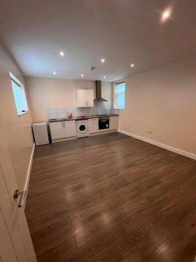 1 Bedroom Flat To Rent In Thurcaston Road, Leicester, LE4