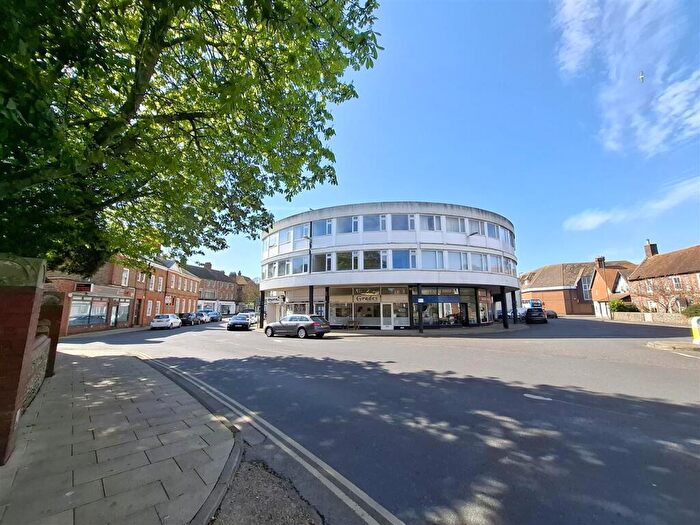 3 Bedroom Maisonette For Sale In Church Street, Littlehampton, BN17