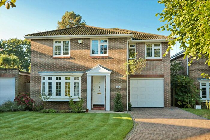 4 Bedroom Detached House To Rent In Churchill Drive, Weybridge, Surrey, KT13