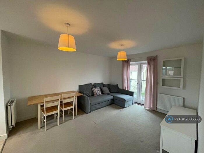 2 Bedroom Flat To Rent In Newland Avenue, Bishop's Stortford, CM23